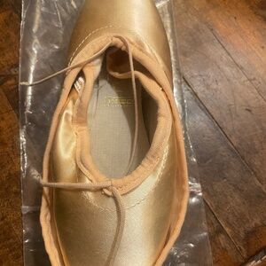 Freed 4.5 X (US 6.5)BRAND NEW pointe shoes-Shield Maker DVWB